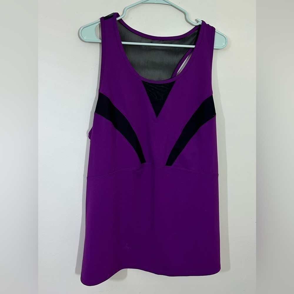 Livi sz 22–24 athleisure top in plum and black. Like new